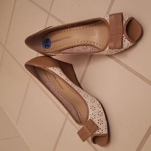 Eyelet wedge sandals 7.5